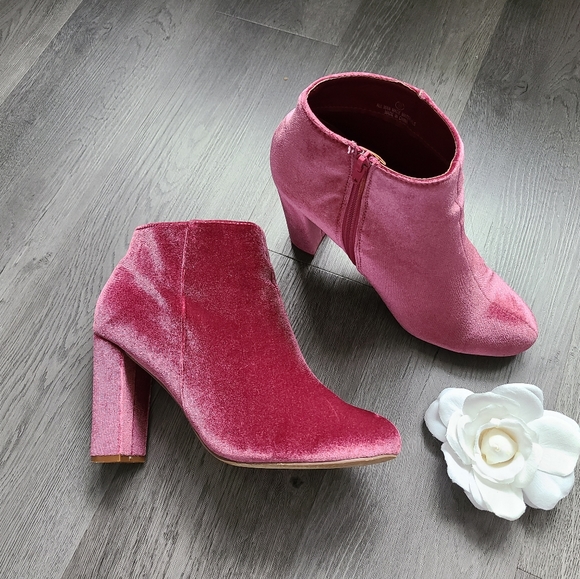 Liliana Velvet Booties - Picture 1 of 8